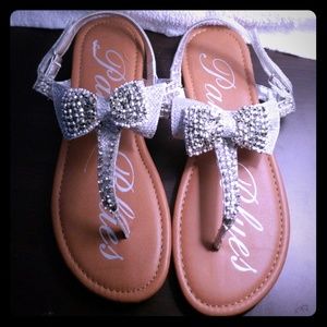 NWOT- Paris Blues Extremely Cute Thong Sandal!